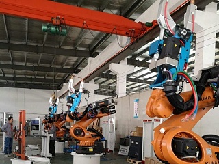 解析庫卡機器人的內部結構。